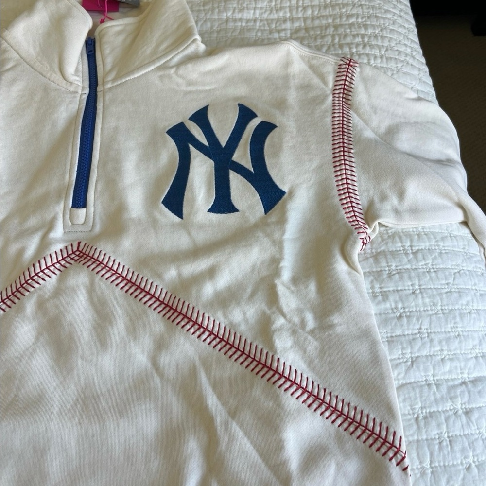 New York Yankees Pullover - Picture 2 of 5